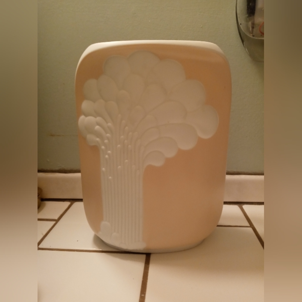 Bisque Porclain Syrakus Vase